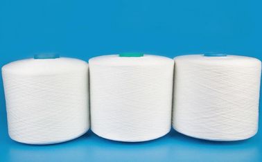 China Wohles nähendes Funktions-Polyester 100% spann Garn 50s auf färbendem Rohr fournisseur