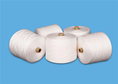 Rohes weißes Jungfrau-Polyester gesponnenes Garn 80/3 auf Papierkegel für nähende Kleidung