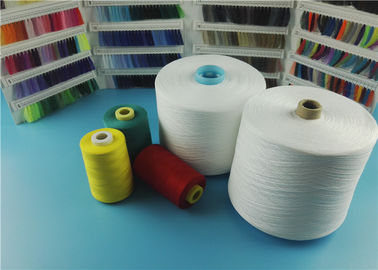 China Rohe weiße gesponnenes Polyester-Garn Dyeable 100 für Nähgarn mit Jungfrau-Material fournisseur
