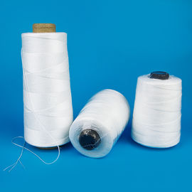 China Polyester-Garn-rohe weiße helle industrielle Faden-knotenlose Taschen-schließend Faden 100% 10s/3 10s/4 fournisseur