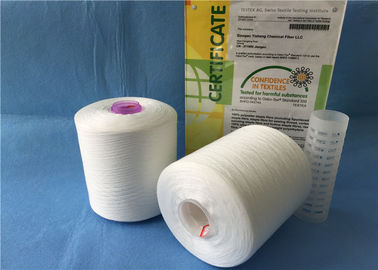 China Nähendes Polyester-Strickgarn der Reinweiß-Torsions-50s/2 mit Kunststoffrohr fournisseur