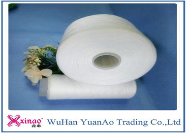 China Roher weißer Polyester-Kern spann Garn, aufbereitetes 100% gesponnenes Polyesternähgarn fournisseur