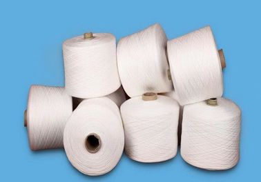 China 50/3 reines 100 Prozent gesponnenes Polyester-Garn-rohes Muster für Kleiderdas nähen fournisseur