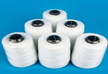 China Super hoher Hartnäckigkeits-und Stärke-Polyester-Garn-Taschen-schließend Faden 100% 12/5 fournisseur