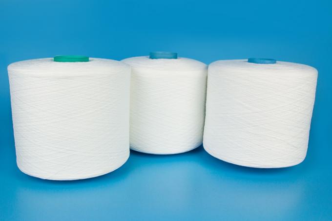 Wohles nähendes Funktions-Polyester 100% spann Garn 50s auf färbendem Rohr